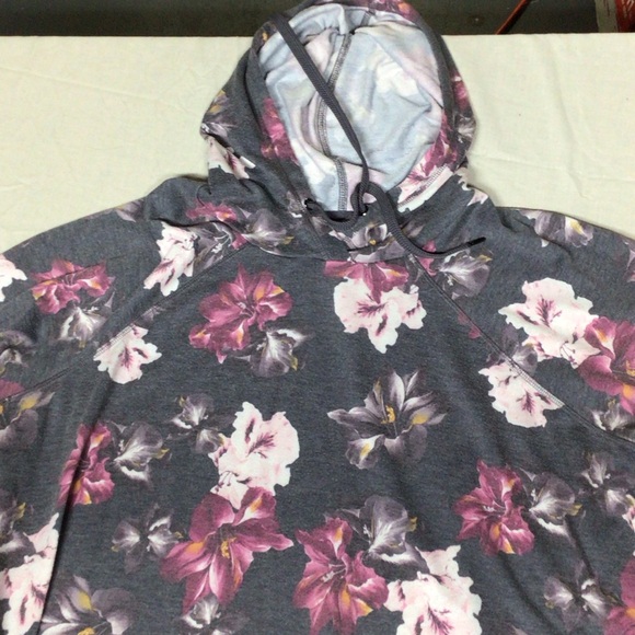The Unbranded Brand Tops - Floral Print Hooded Sweatshirt - Gray & Pink